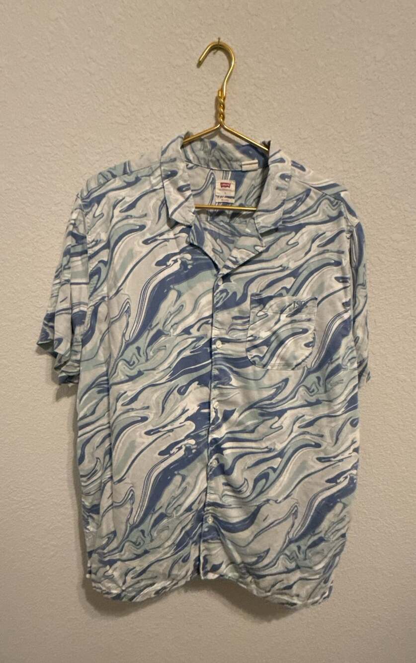 Levi's Men's Blue White Marble Wave Relaxed Fit Short Sleeve Button Down Size L